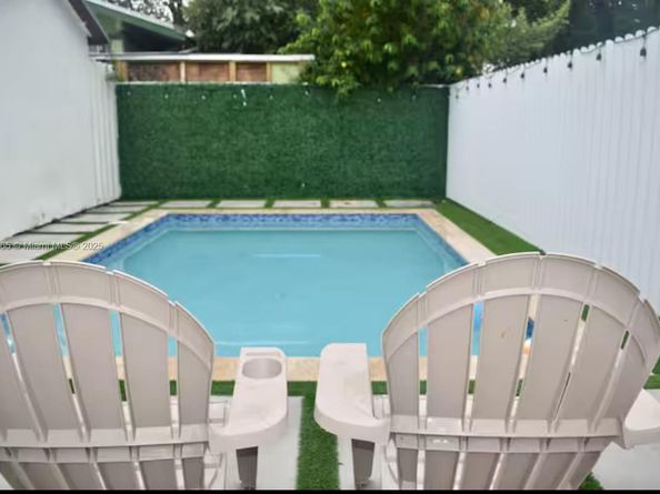 1274 SW 5 St, Miami FL 33135