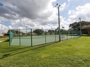 11006 N Harmony Lake Cir, Davie FL 33324