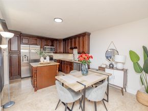 11006 N Harmony Lake Cir, Davie FL 33324