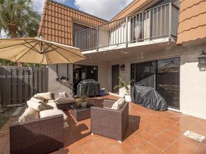 11006 N Harmony Lake Cir, Davie FL 33324