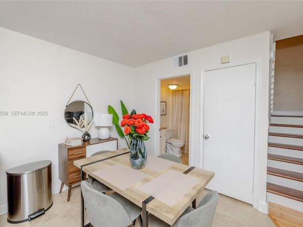 11006 N Harmony Lake Cir, Davie FL 33324