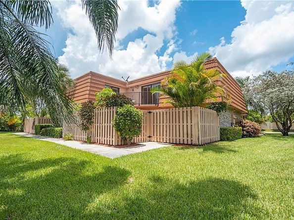 11006 N Harmony Lake Cir, Davie FL 33324