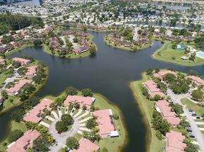11006 N Harmony Lake Cir, Davie FL 33324