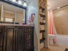 11006 N Harmony Lake Cir, Davie FL 33324