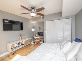 11006 N Harmony Lake Cir, Davie FL 33324