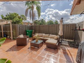 11006 N Harmony Lake Cir, Davie FL 33324