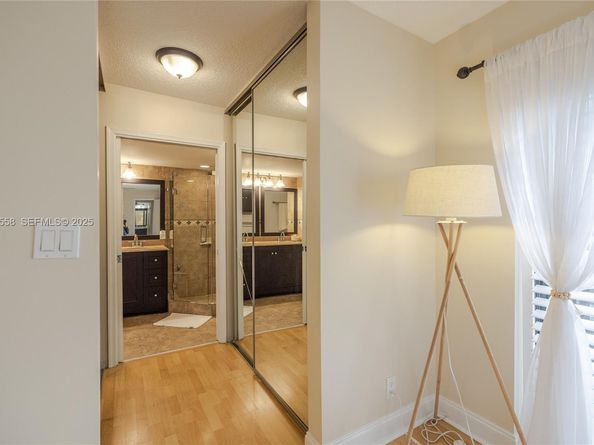 11006 N Harmony Lake Cir, Davie FL 33324