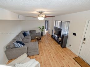 11006 N Harmony Lake Cir, Davie FL 33324