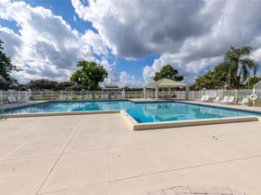 11006 N Harmony Lake Cir, Davie FL 33324