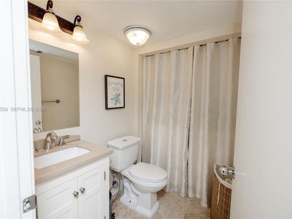 11006 N Harmony Lake Cir, Davie FL 33324