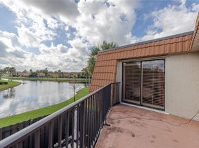 11006 N Harmony Lake Cir, Davie FL 33324