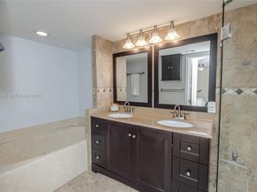 11006 N Harmony Lake Cir, Davie FL 33324