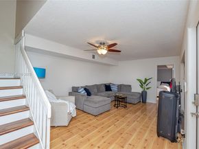 11006 N Harmony Lake Cir, Davie FL 33324