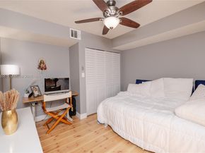 11006 N Harmony Lake Cir, Davie FL 33324