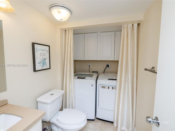 11006 N Harmony Lake Cir, Davie FL 33324