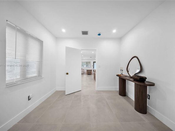 5250 NW 4th St, Miami FL 33126
