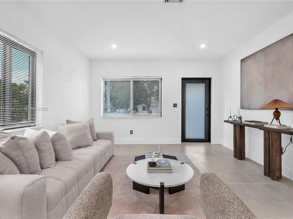 5250 NW 4th St, Miami FL 33126