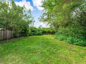 5250 NW 4th St, Miami FL 33126