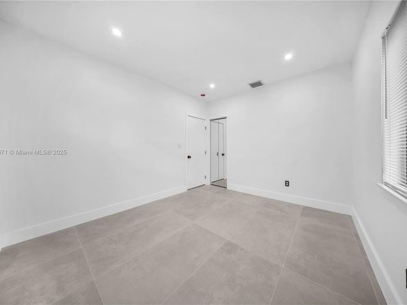 5250 NW 4th St, Miami FL 33126