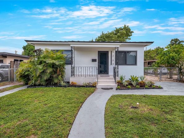 5250 NW 4th St, Miami FL 33126