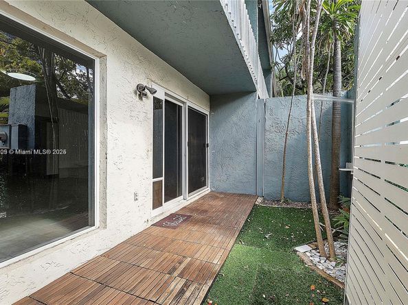 517 NE 38th St 9, Miami FL 33137