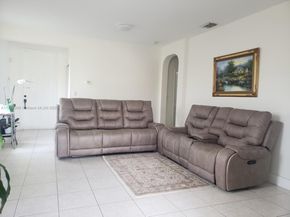 13827 SW 274th Ter, Homestead FL 33032