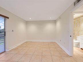9021 Sunrise Lakes Blvd 211, Sunrise FL 33322