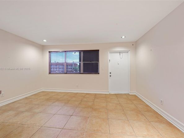 9021 Sunrise Lakes Blvd 211, Sunrise FL 33322