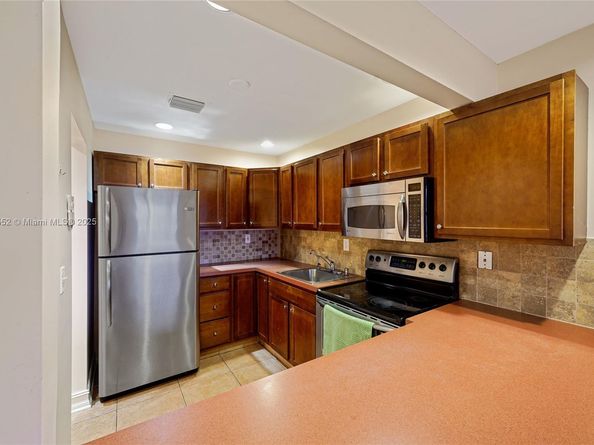 9021 Sunrise Lakes Blvd 211, Sunrise FL 33322