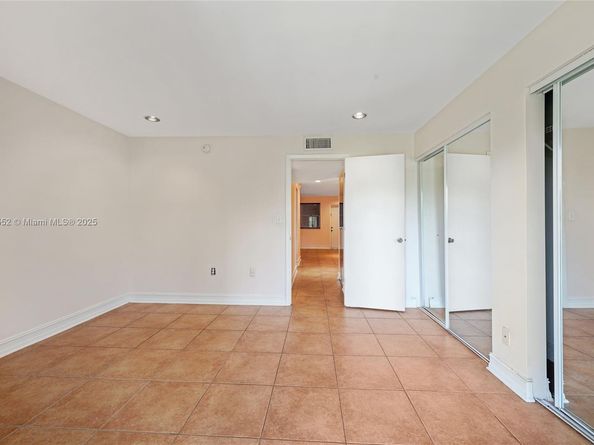9021 Sunrise Lakes Blvd 211, Sunrise FL 33322