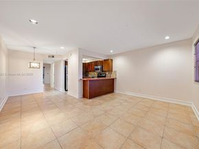 9021 Sunrise Lakes Blvd 211, Sunrise FL 33322