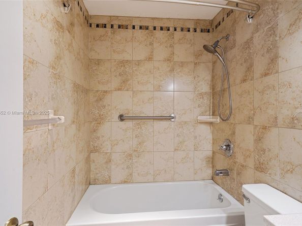 9021 Sunrise Lakes Blvd 211, Sunrise FL 33322