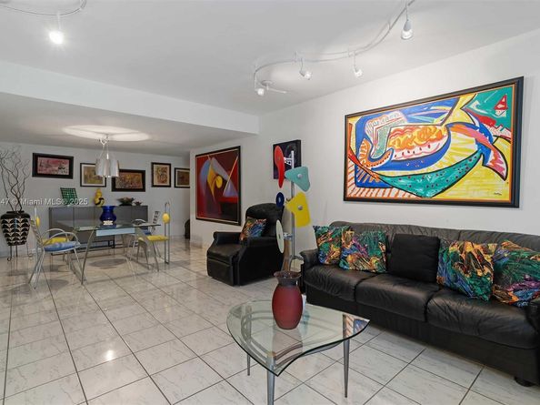 1623 Collins Ave 812, Miami Beach FL 33139
