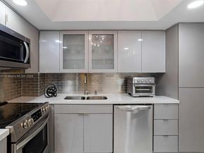 1623 Collins Ave 812, Miami Beach FL 33139