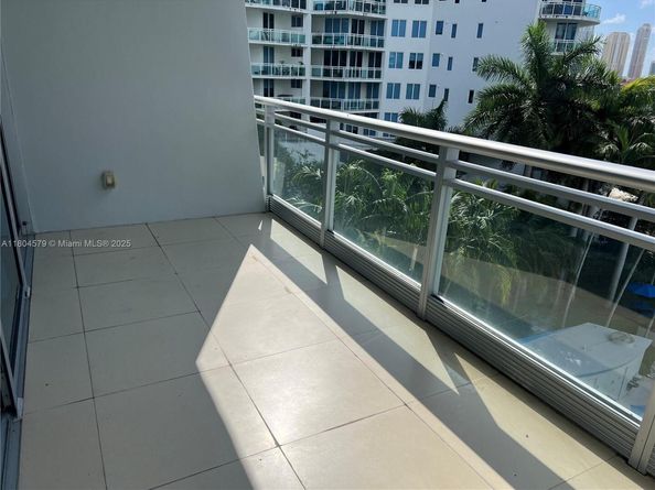 2950 NE 188th St 444, Aventura FL 33180