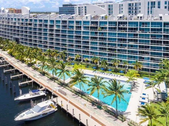 2950 NE 188th St 444, Aventura FL 33180