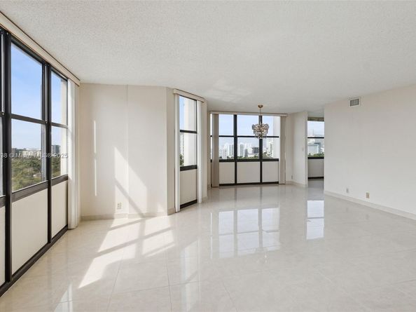 1901 Brickell Ave B1408, Miami FL 33129