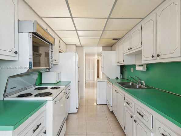 1901 Brickell Ave B1408, Miami FL 33129