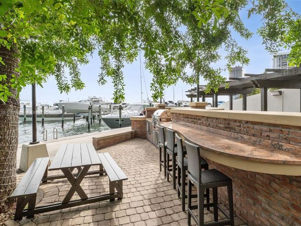 1901 Brickell Ave B1408, Miami FL 33129