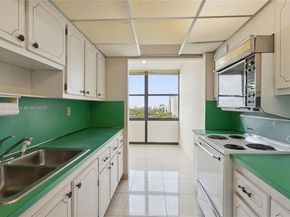 1901 Brickell Ave B1408, Miami FL 33129