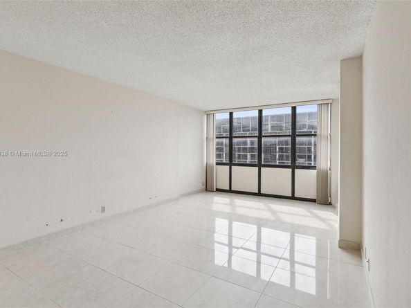 1901 Brickell Ave B1408, Miami FL 33129