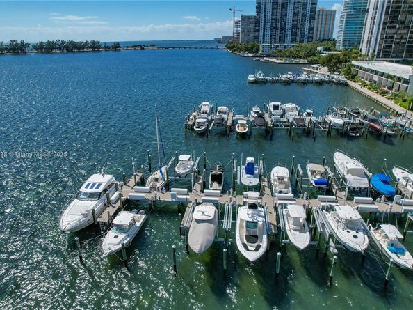 1901 Brickell Ave B1408, Miami FL 33129