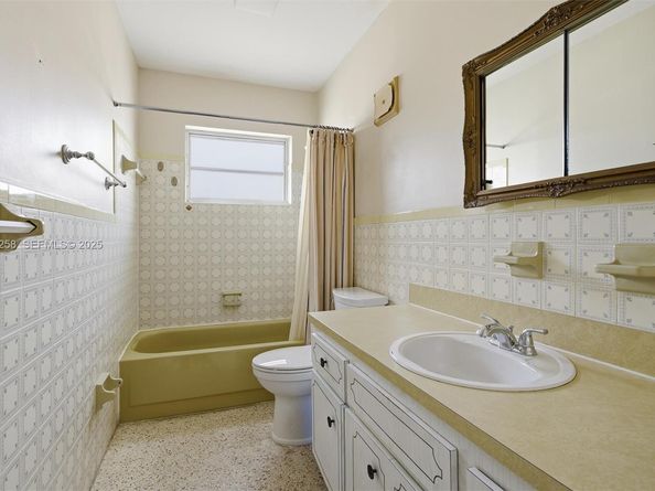 10551 SW 27th St, Miami FL 33165