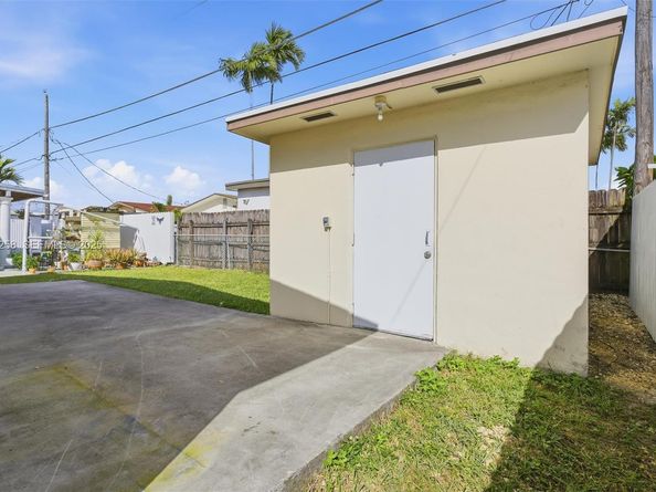 10551 SW 27th St, Miami FL 33165