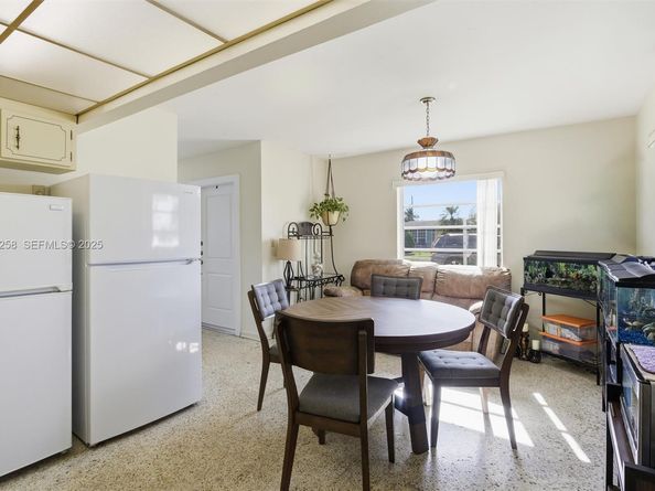 10551 SW 27th St, Miami FL 33165