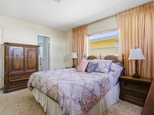 10551 SW 27th St, Miami FL 33165