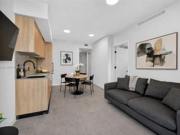 121 NE 5th St 710, Miami FL 33132