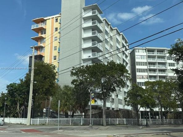 2025 NE 164th St 406, North Miami Beach FL 33162