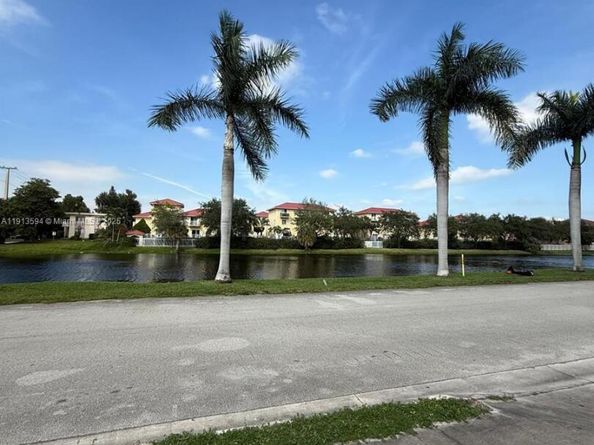 2025 NE 164th St 406, North Miami Beach FL 33162