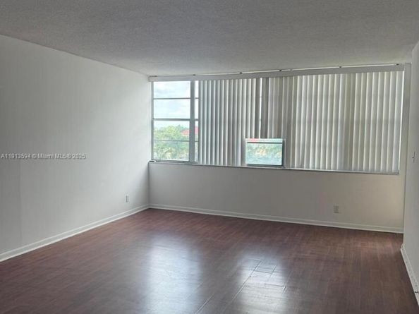 2025 NE 164th St 406, North Miami Beach FL 33162